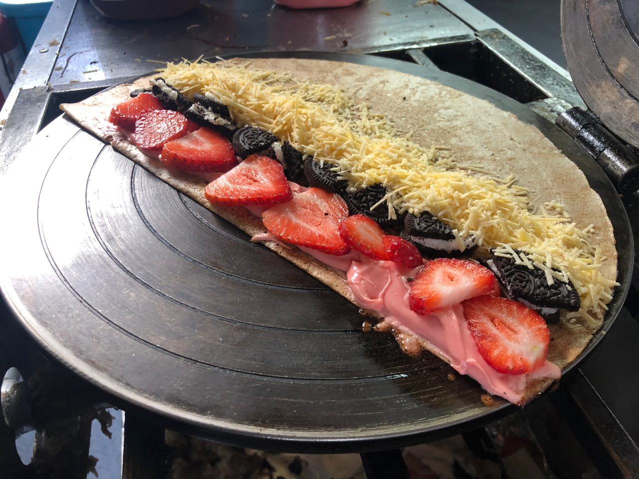 Marquesita con fresa y queso